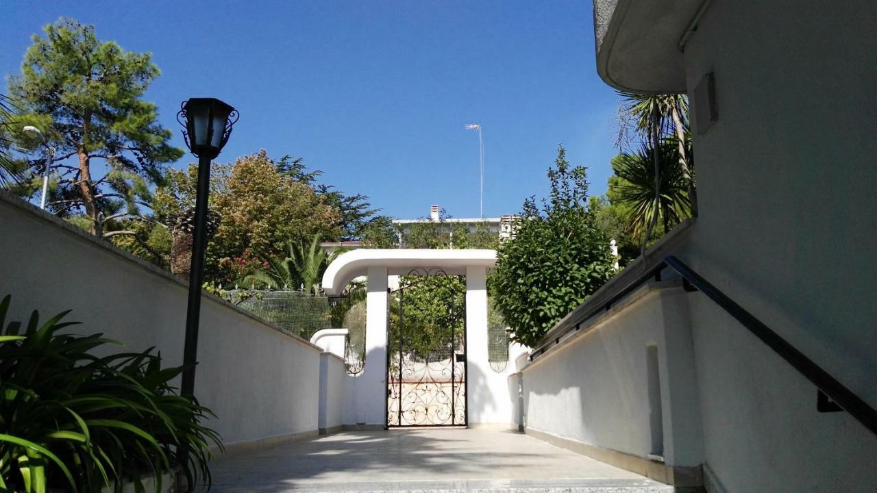 Villa Mary - Apartments Trani Exteriér fotografie